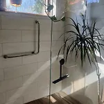 דירה Hidden Gem & Gated Parking