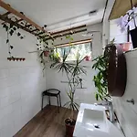 Hidden Gem & Gated Parking דירה *