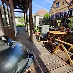 Hidden Gem & Gated Parking דירה