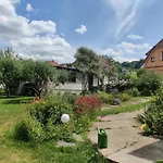 Hidden Gem & Gated Parking דירה *